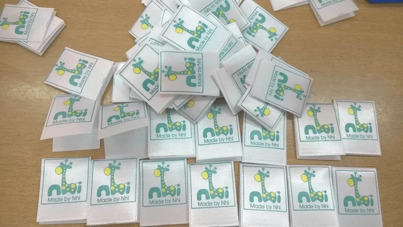 Decal vải satin trắng