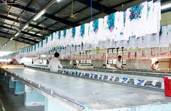Tìm hiểu về quy trình in lụa thủ công
