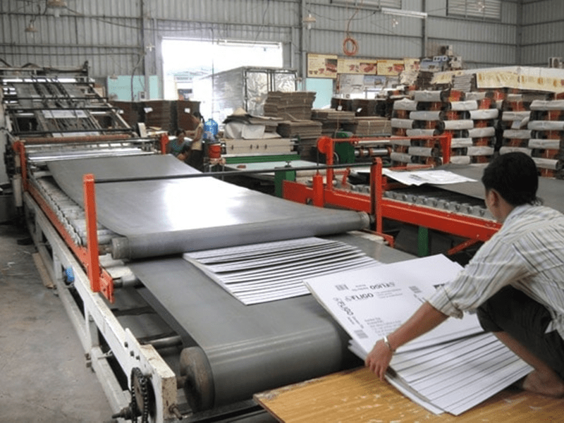 Quy trình để in một chiếc tem decal trải qua khá nhiều công đoạn Quy trình để in một chiếc tem decal trải qua khá nhiều công đoạn