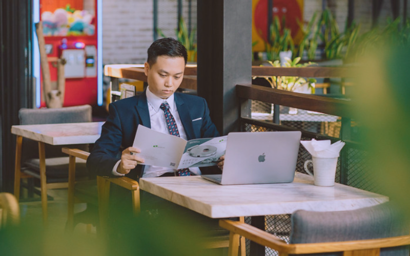 Triết Lý Kinh Doanh Của CEO Nguyễn Sơn – Hành Động Vì Cộng Đồng 3 Hình ảnh CEO Nguyễn Sơn của xưởng In Sơn Nguyên